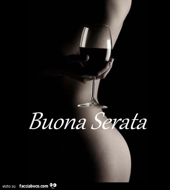 Mezza donna nuda con calice di vino. Buona serata