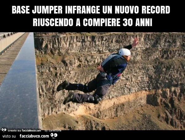 Base jumper infrange un nuovo record riuscendo a compiere 30 anni