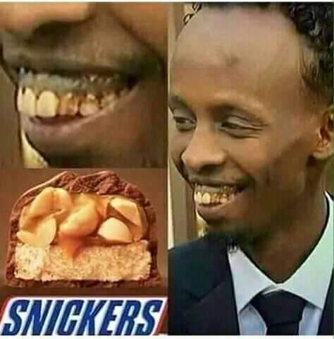 Quando i denti sporchi di un tizio sono identici al profilo dello snickers