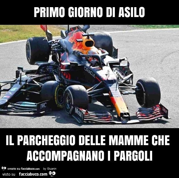 Primo giorno di asilo il parcheggio delle mamme che accompagnano i pargoli
