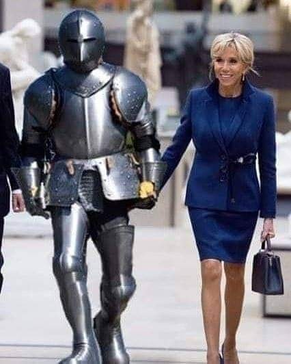 Macron armatura moglie