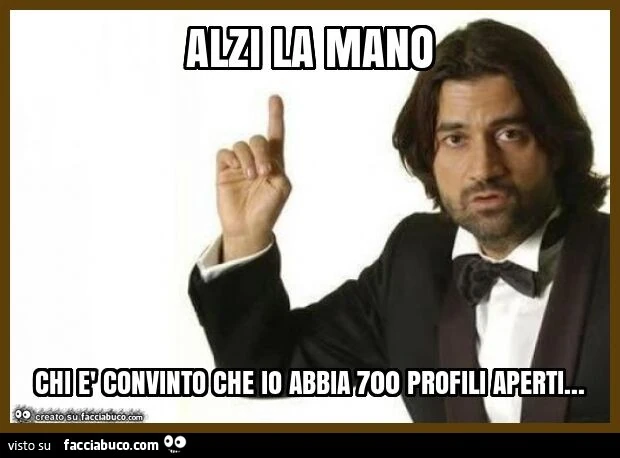 Alzi la mano chi è convinto che io abbia 700 profili aperti