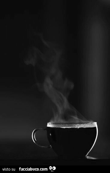 Tazzina di caffè fumante