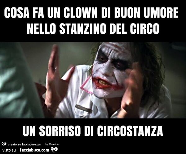 Cosa fa un clown di buon umore nello stanzino del circo un sorriso di circostanza