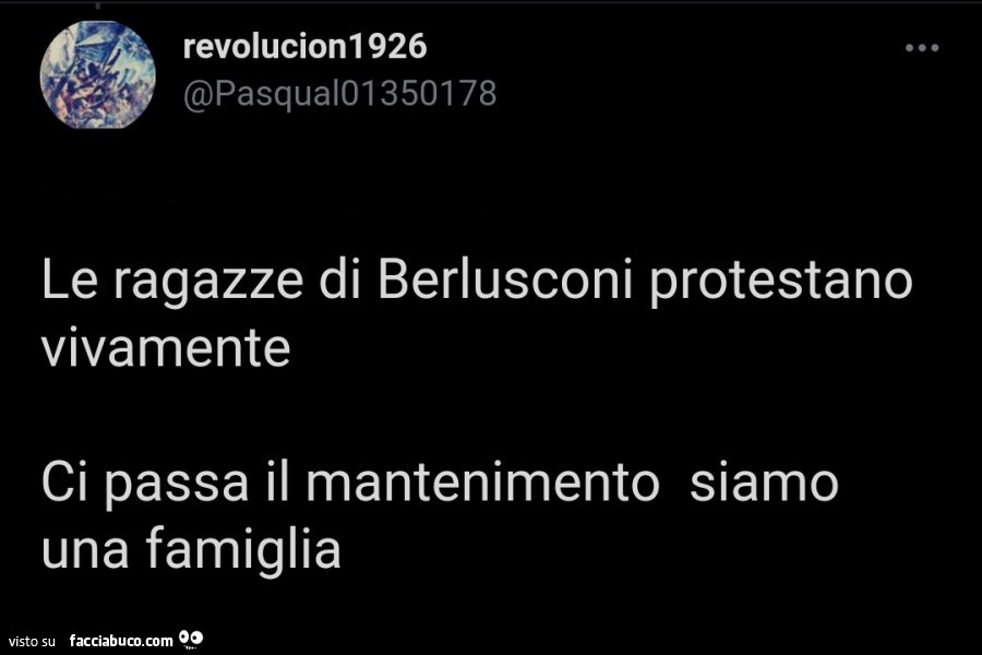 Le ragazze di Berlusconi protestano vivamente. Ci passa il mantenimento siamo una famiglia