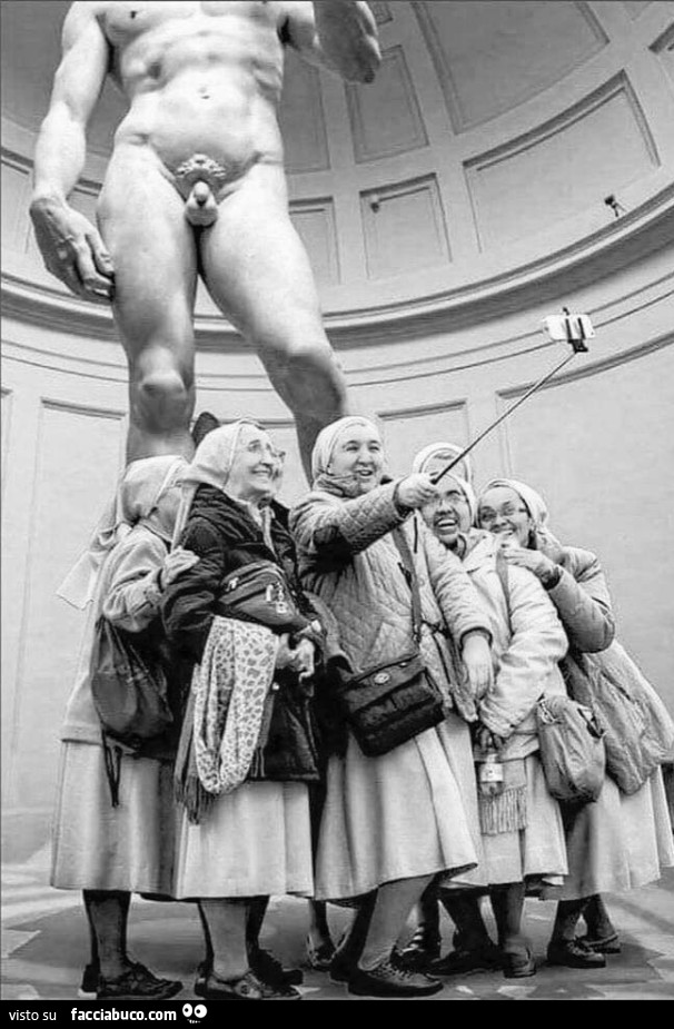 Suore selfie David Michelangelo