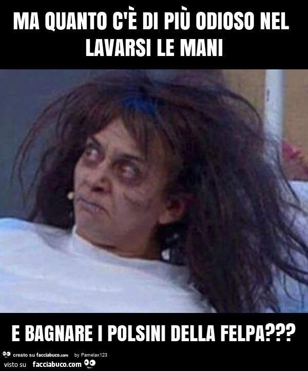 Ma quanto c'è di più odioso nel lavarsi le mani e bagnare i polsini della felpa?