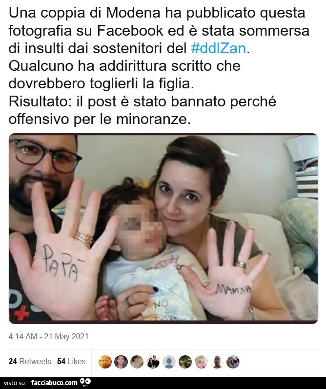 Una coppia di modena ha pubblicato questa fotografia su facebook ed è stata sommersa di insulti dai sostenitori del #ddlzan qualcuno ha addirittura scritto che dovrebbero toglierli la figlia. Risultato: il post è stato bannato perché offensivo per le mino