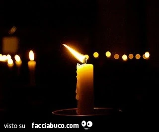 Candela mossa dal vento