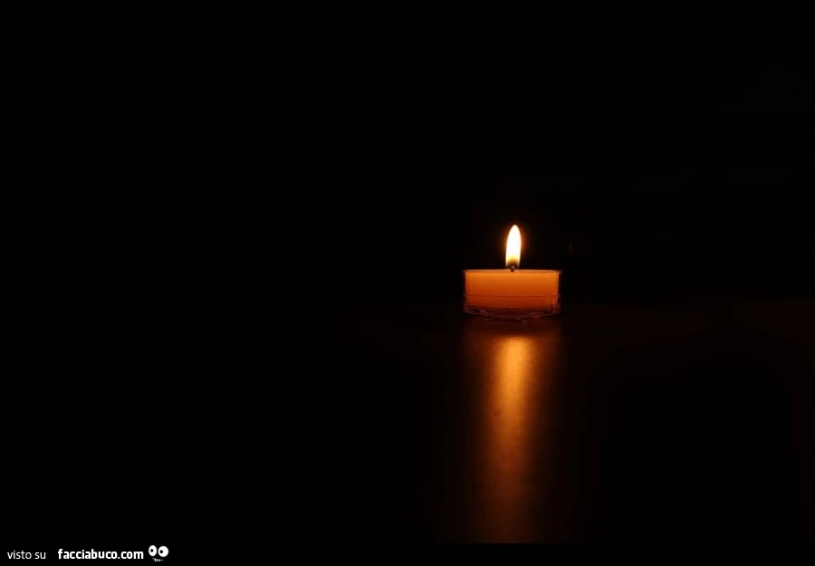 Candelina accesa