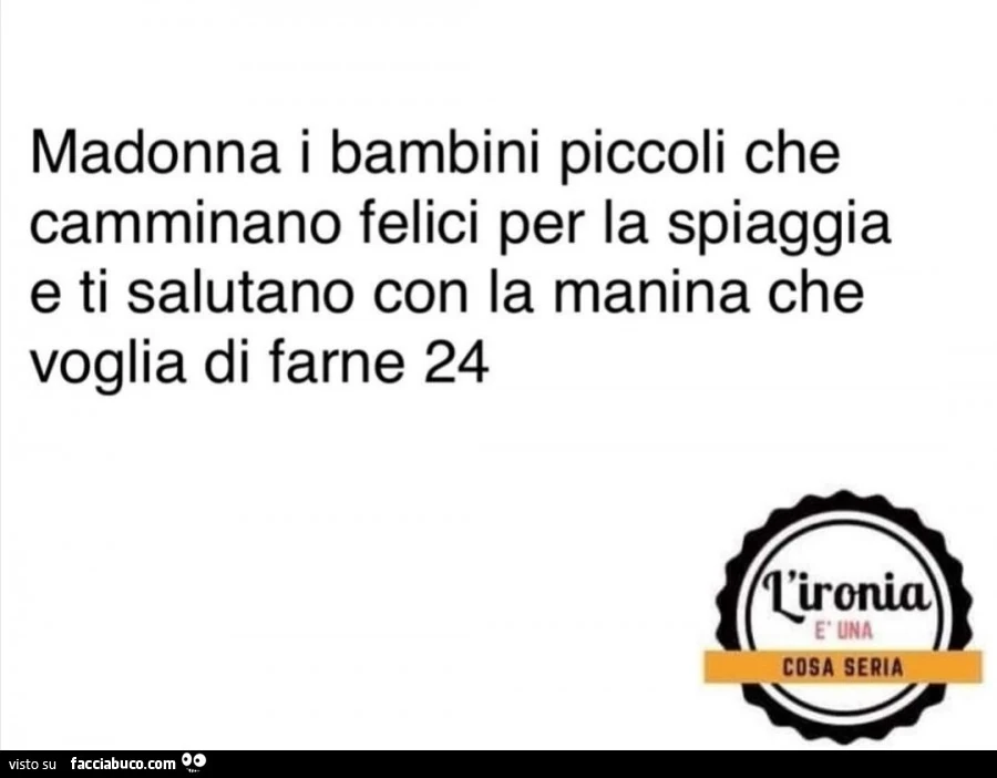 Madonna i bambini piccoli che camminano felici per la spiaggia e ti salutano con la manina che voglia di farne 24