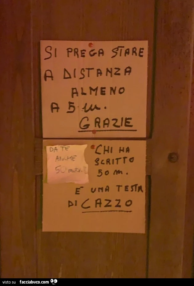 Si prega stare a distanza almeno a 5m grazie. Da te anche 50 metri. Chi ha scritto 50 m è una testa di cazzo
