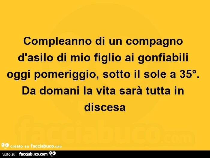 Compleanno di un compagno d'asilo di mio figlio ai gonfiabili oggi pomeriggio, sotto il sole a 35°. Da domani la vita sarà tutta in discesa