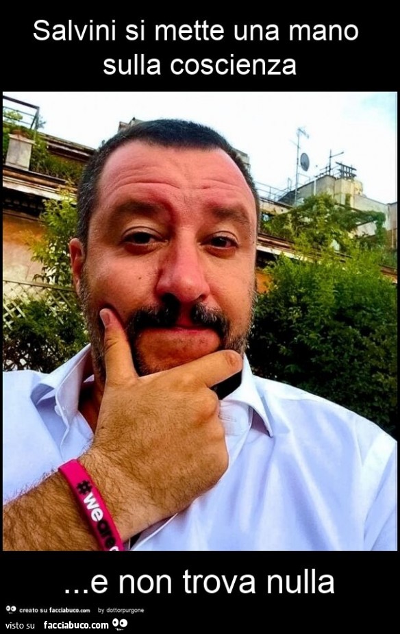 Salvini si mette una mano sulla coscienza… e non trova nulla