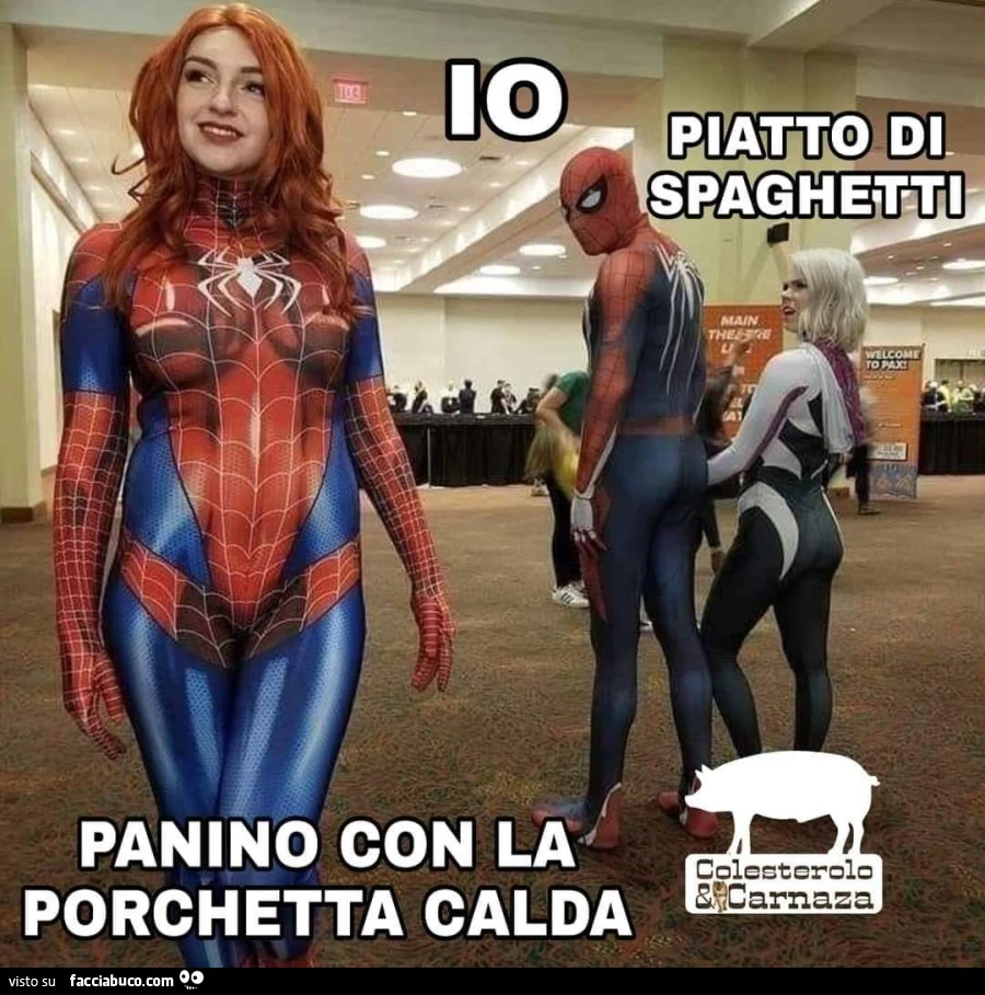 Io. Piatto di spaghetti. Panino con la parchetta calda